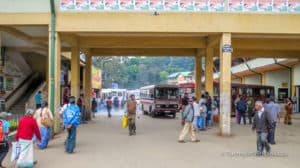 Busstationen i Nuwara Eliya, er et knudepunkt for offentlige busser i alle retninger af Sri Lanka