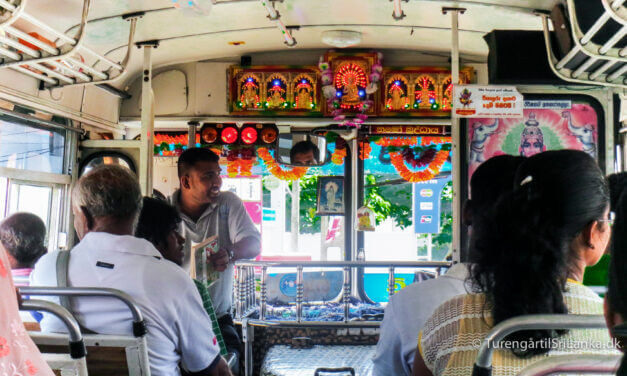 Rejs med lokal bus i Sri Lanka
